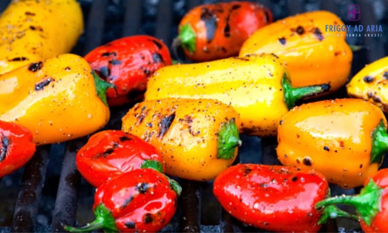Tre ricette perfette per arrostire e spellare velocemente i peperoni: forno, microonde e friggitrice ad aria