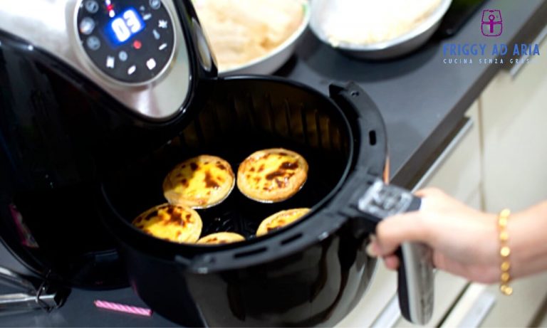 Come riscaldare il cibo avanzato nella friggitrice ad aria: così sarà più croccante che appena fatto!