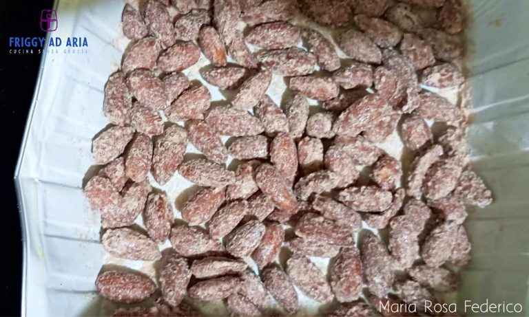 Mandorle pralinate in friggitrice ad aria: ricetta dal risultato assicurato con 3 ingredienti