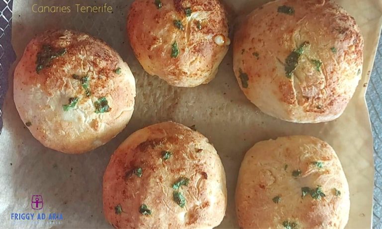 Panini allo yogurt senza lievitazione, cotti in friggitrice ad aria: pronti in 20 minuti!