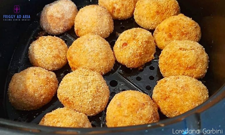 Una tira l’altra: polpette di prosciutto cotto e mozzarella in friggitrice ad aria