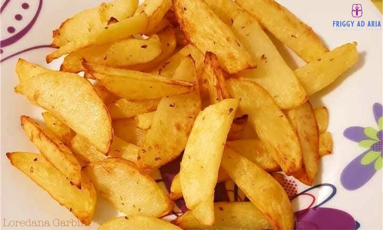 Così non le avete mai mangiate: spicchi di patate in friggitrice ad aria, pronti in 15 minuti
