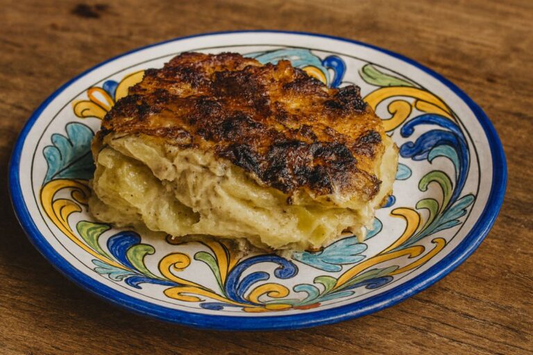 Porri e patate mai così golosi: il gratin francese irresistibile in friggitrice ad aria