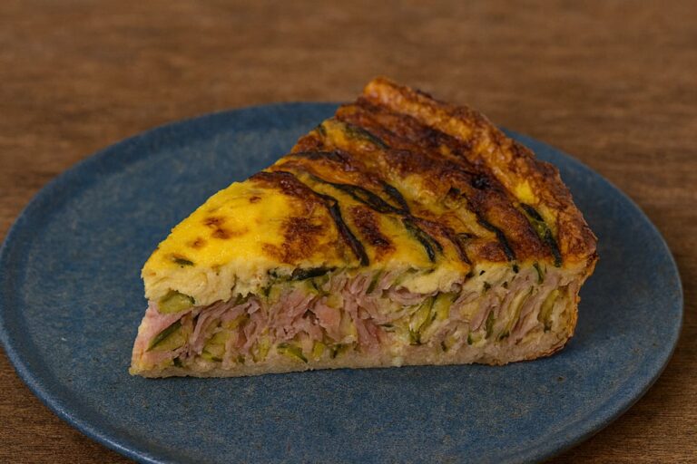 Bella da vedere e buona da mangiare: la torta di zucchine “a fiocco” in friggitrice ad aria