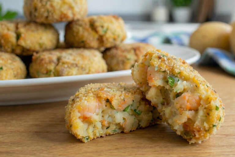 Scommettiamo che sembrano fritte? Frittelle di gamberi e patate in friggitrice ad aria