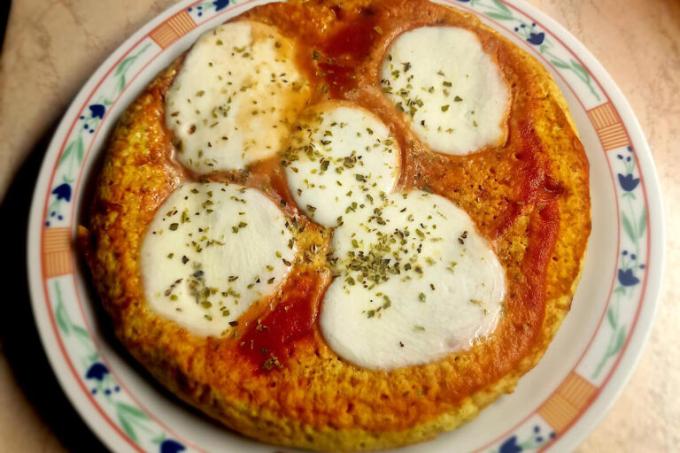 La pizza proteica “zero farina” in friggitrice ad aria che ti fa scordare la dieta