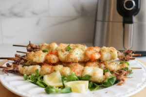 Spiedini di pesce in friggitrice ad aria