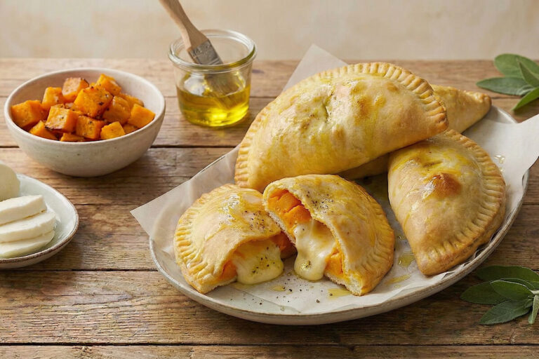 Calzoni di zucca e mozzarella in friggitrice ad aria, così facili e veloci che ti svolteranno la cena (senza lievito)