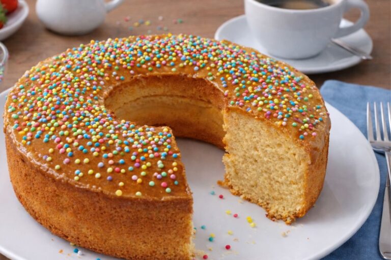 Si può fare la Ciambella Arlecchino in friggitrice ad aria? Sì, ed è soffice e coloratissima