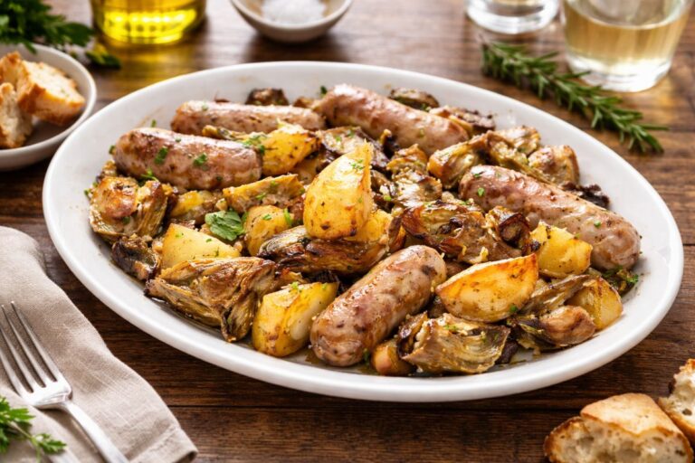 L’abbinamento che convince sempre: salsiccia con carciofi e patate in friggitrice ad aria