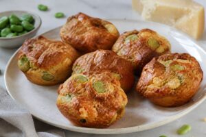 Muffin con fave e pecorino in friggitrice ad aria