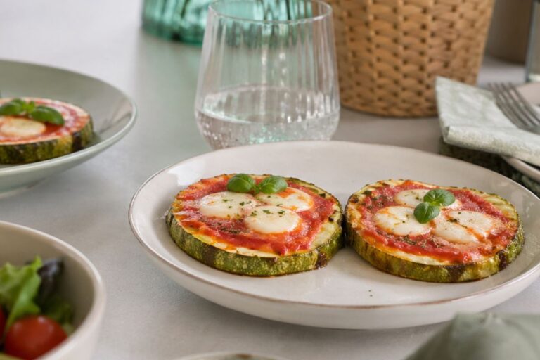 Ottime come finger food o contorno: le pizzette di zucchine in friggitrice ad aria