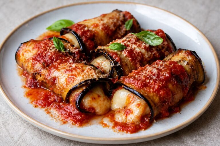Questi involtini di melanzane alla parmigiana sono veloci da fare e filano che è una meraviglia (in friggitrice ad aria)