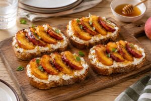 Bruschette con ricotta, pesche e miele in friggitrice ad aria
