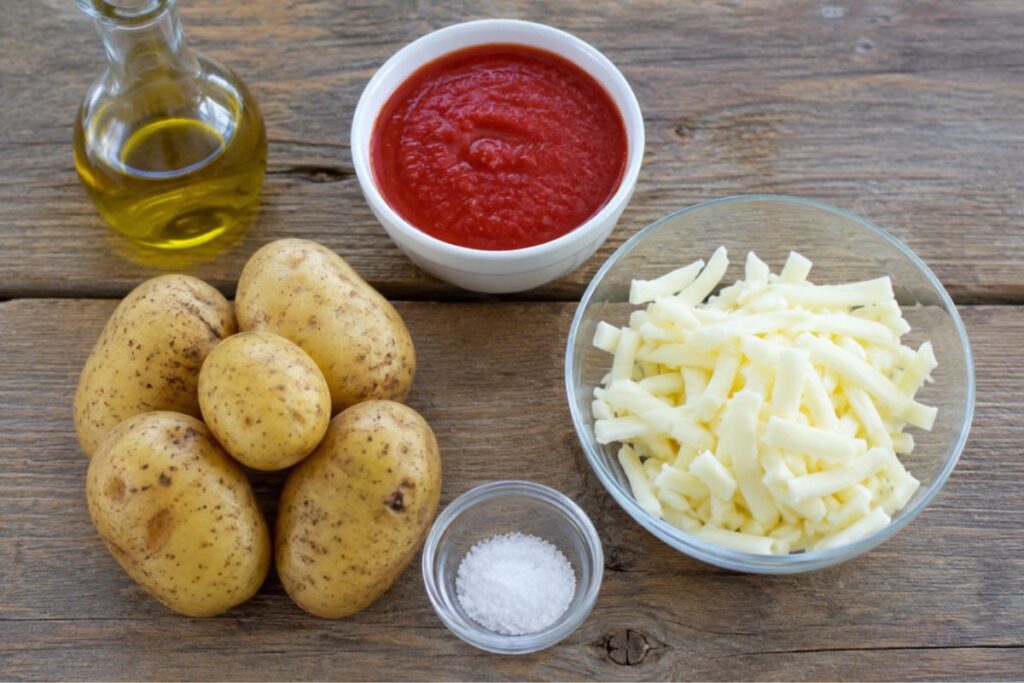 Pizza di patate con pomodoro e mozzarella in friggitrice ad aria ingredienti Pizza di patate con pomodoro e mozzarella in friggitrice ad aria, ingredienti