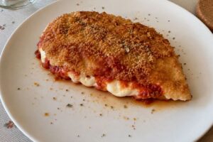 Pollo-pizza in friggitrice ad aria