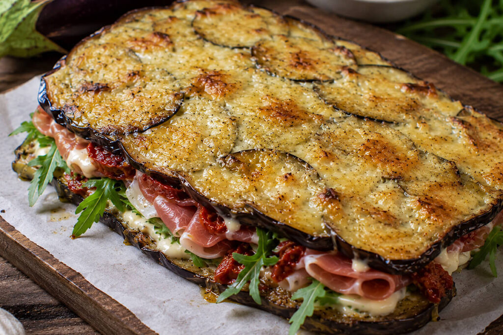 Sandwich di melanzane con prosciutto crudo e scamorza in friggitrice ad aria