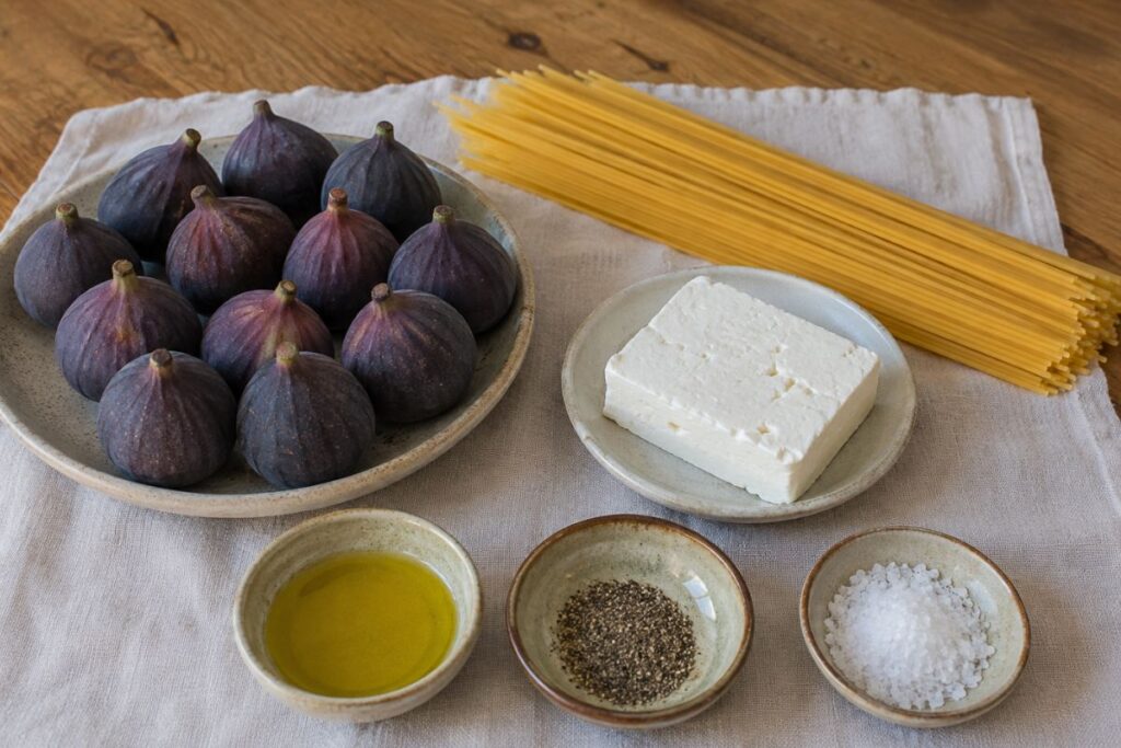 Spaghetti con crema di feta e fichi in friggitrice ad aria ingredienti Spaghetti con crema di feta e fichi in friggitrice ad aria, ingredienti