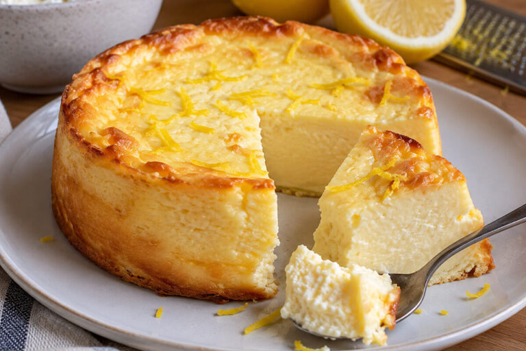 Questa torta di ricotta ha solo 5 ingredienti: niente farina, burro né olio (ed è anche in friggitrice ad aria)