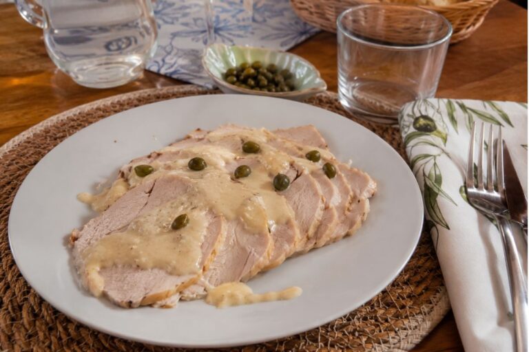 La carne resta tenerissima e sopra basta una salsa tonnata da 1 minuto: così fai l’arista in friggitrice ad aria