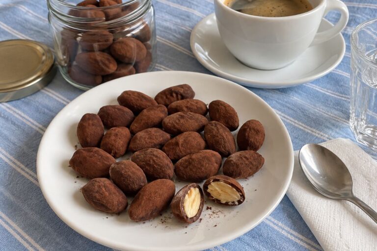 3 ingredienti nella friggitrice ad aria, e lo snack da pasticceria è pronto a casa: si fa con le mandorle!