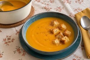 Vellutata di zucca arrostita in friggitrice ad aria con crostini